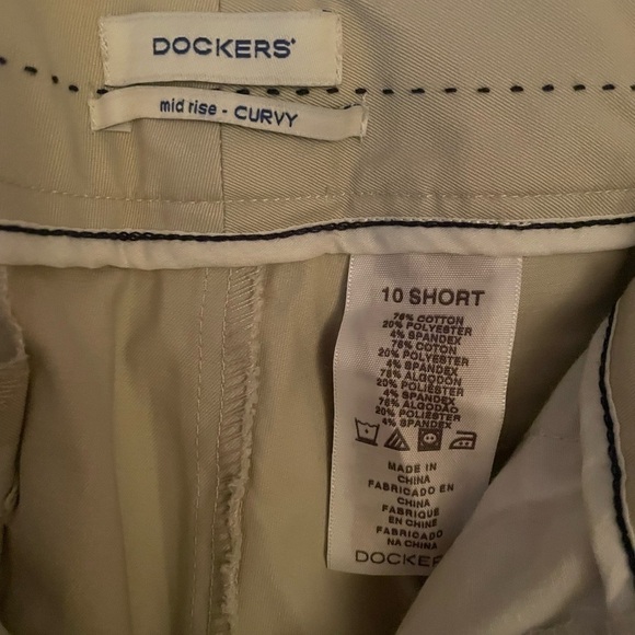 Docker’s NWT 10 Short, Mid-Rise Curvy Fit, off white Metro slacks. - Picture 6 of 6